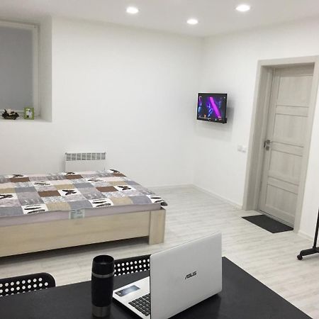 Cozy Underground Apartment At The Center 赫尔松 外观 照片