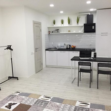 Cozy Underground Apartment At The Center 赫尔松 外观 照片