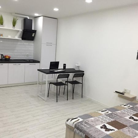 Cozy Underground Apartment At The Center 赫尔松 外观 照片