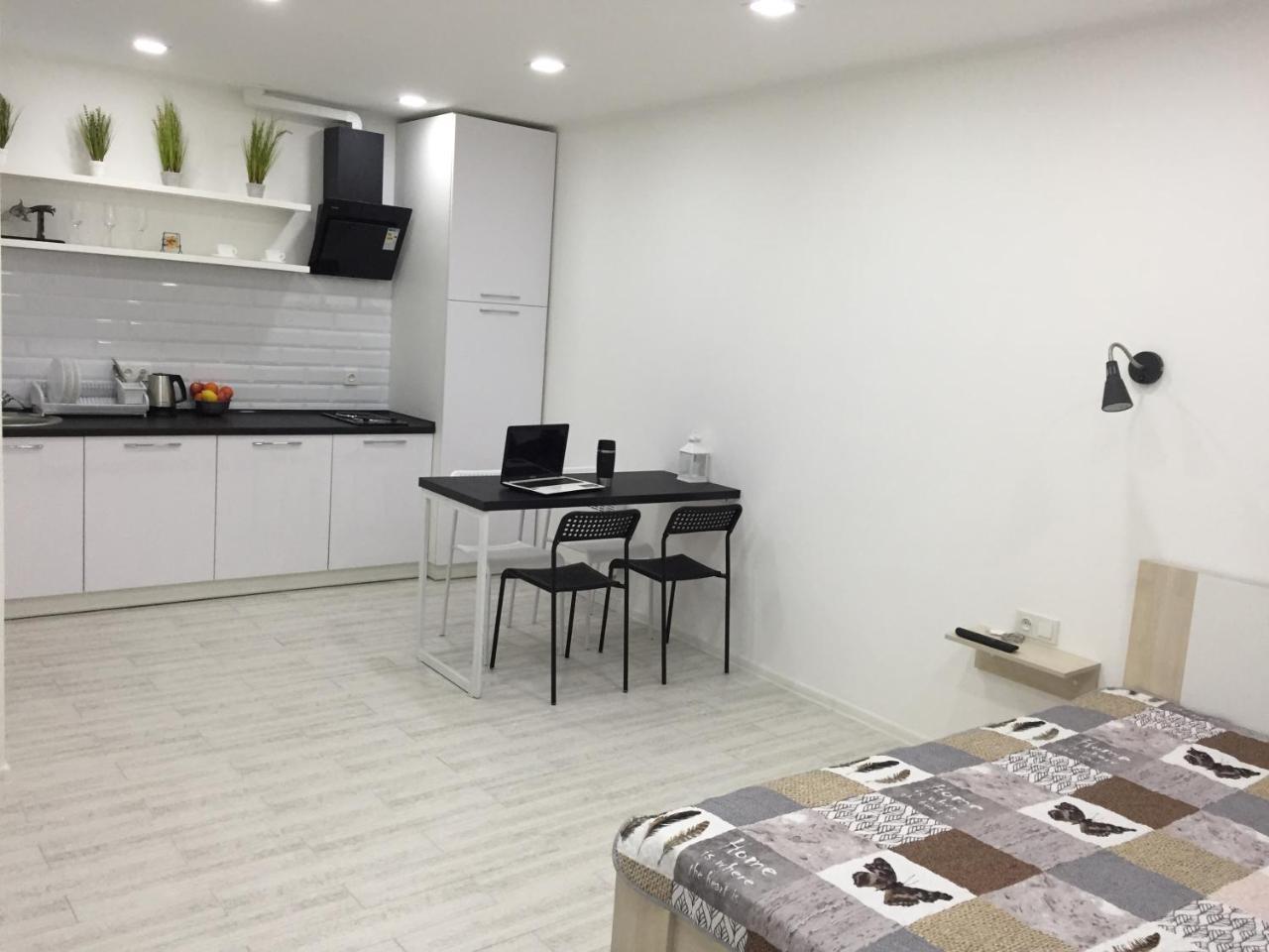 Cozy Underground Apartment At The Center 赫尔松 外观 照片